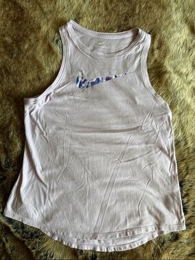 Nike Women’s Pale Pink Tank Top with Patterned Swoosh